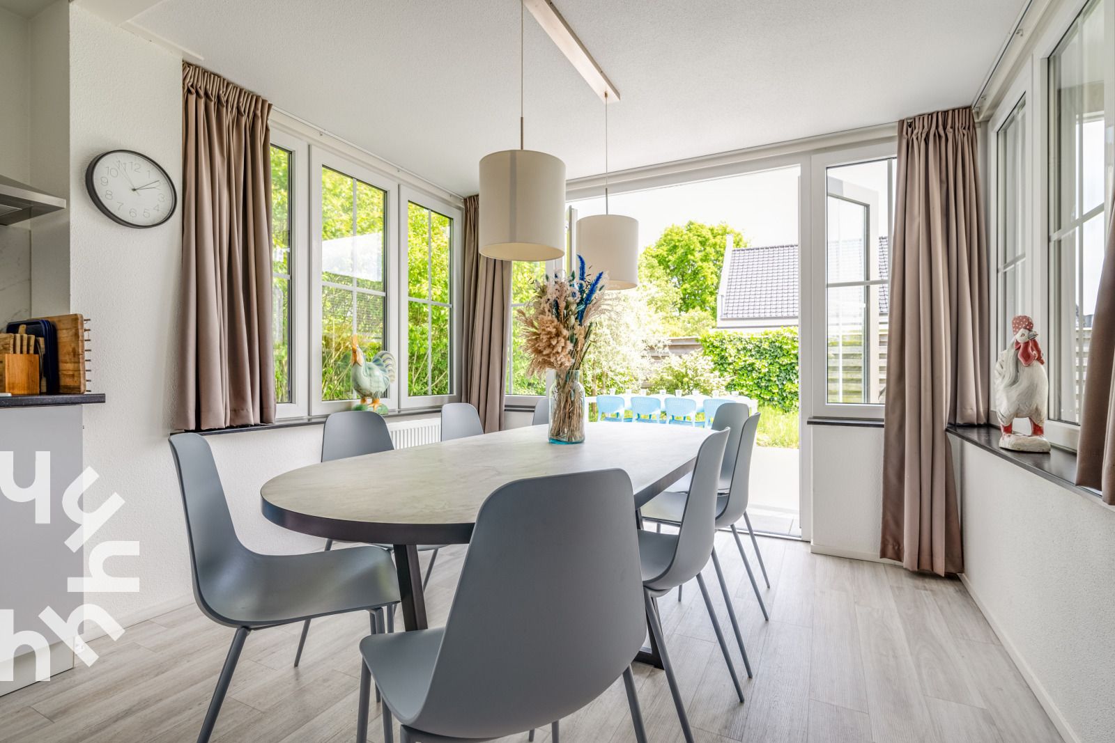 Luchtfoto van vakantiehuis ZE218 in Wolphaartsdijk, omringd door natuur.