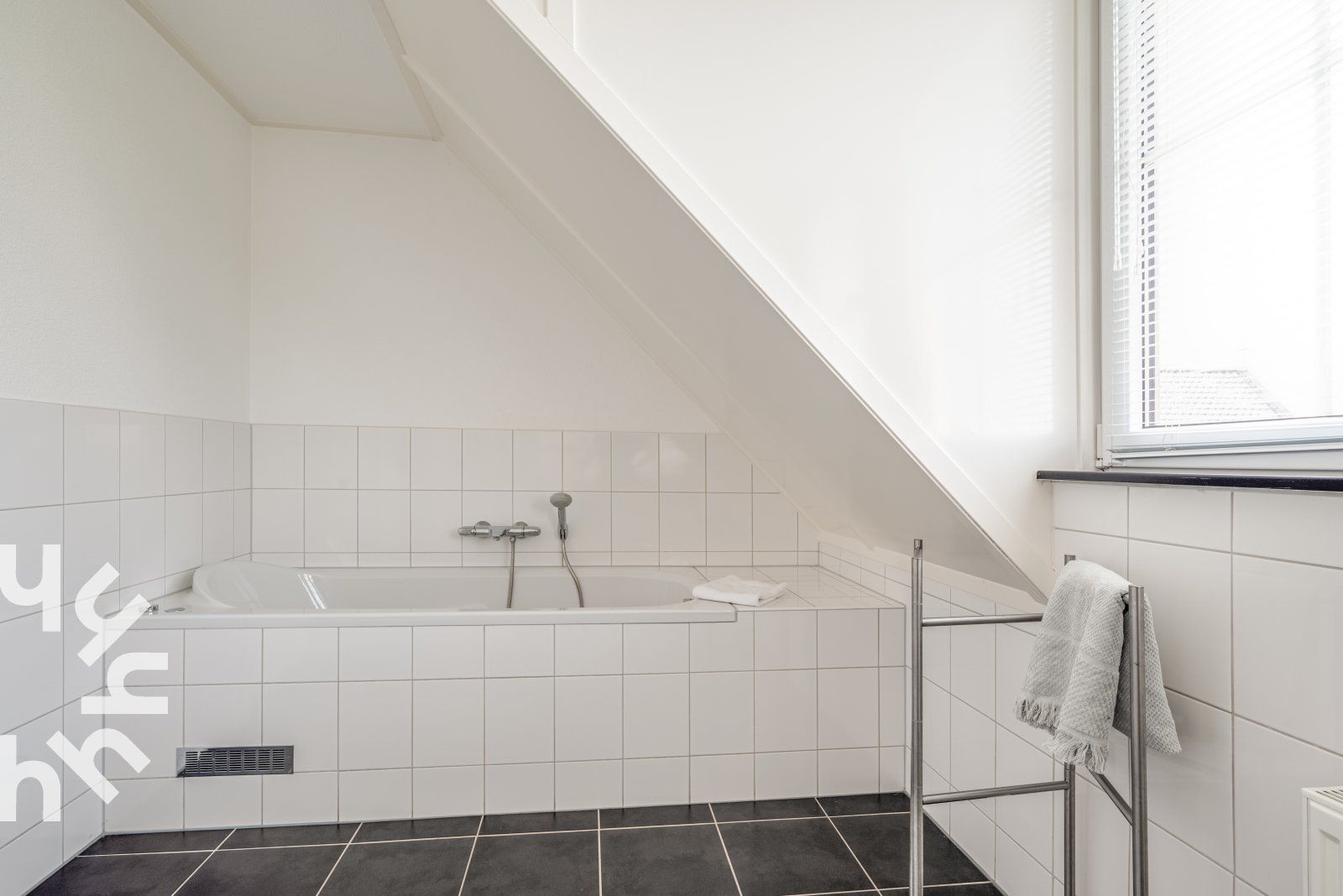 Ruime slaapkamer met twee bedden in vakantiehuis ZE218, Wolphaartsdijk, Zuid-Beveland.