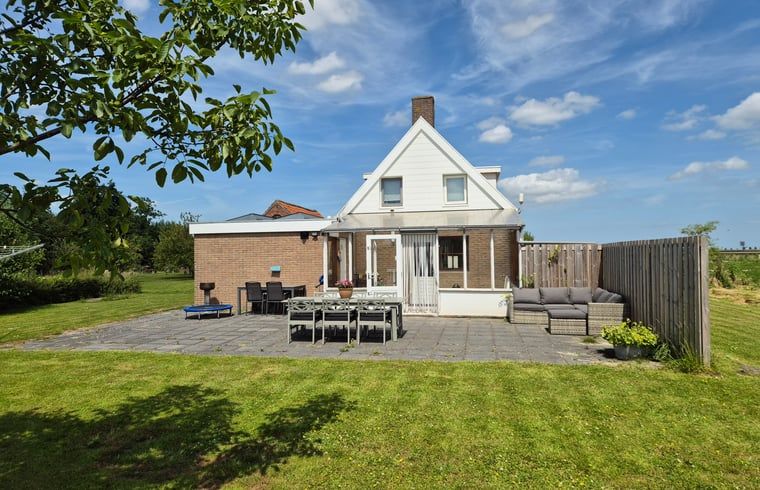 Enjoy the spacious garden and terrace of Cottage in Lewedorp, located in beautiful South Beveland, Zeeland.