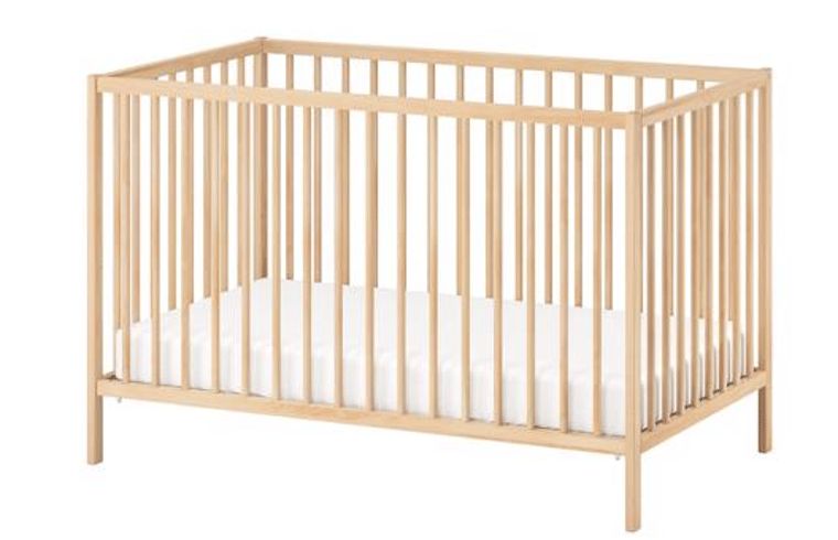 Chickens in the garden of Huisje in Lewedorp, a rural vacation experience in Zeeland.