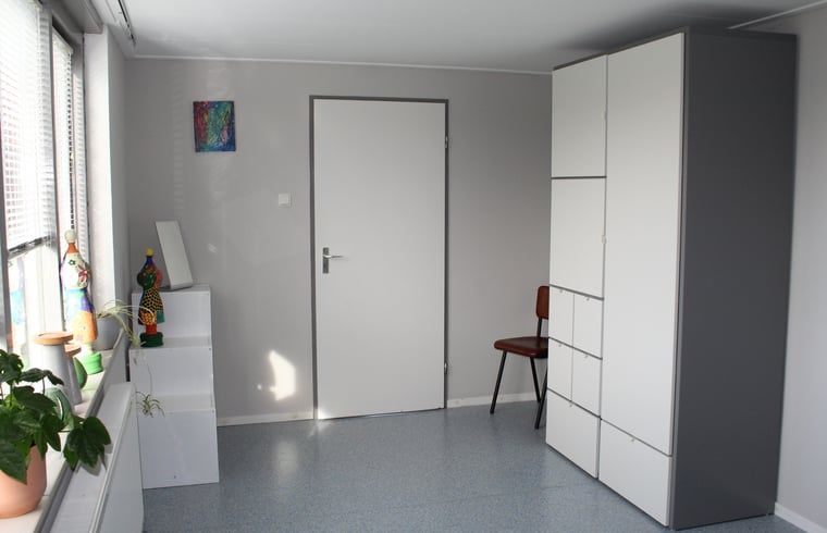 Soccer goal in the garden of Cottage in Lewedorp, a sporting vacation in South Beveland, Zeeland.