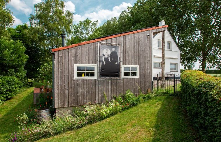 Uitzicht op groene velden rondom Vakantiehuisje in Lewedorp, Zuid-Beveland, Zeeland, met bomen en weidse natuur in de omgeving.
