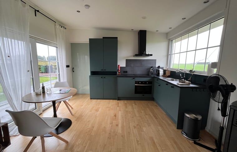 Eethoek in keuken van Vakantiehuis in Lewedorp, gezellig dineren in Zuid-Beveland, Zeeland.