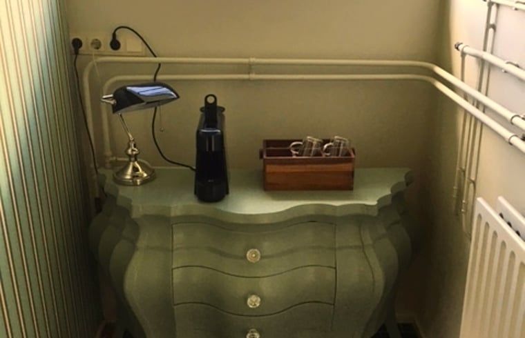 Koffiehoek in Huisje in Stolwijk, vakantiehuis in Alblasserwaard met moderne voorzieningen.