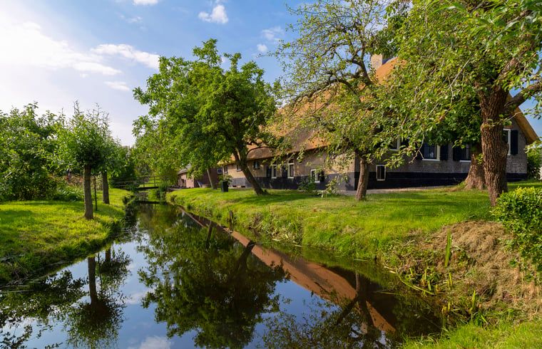 Romantic bedroom with chairs in Cottage in Stolwijk, vacation home in South Holland.