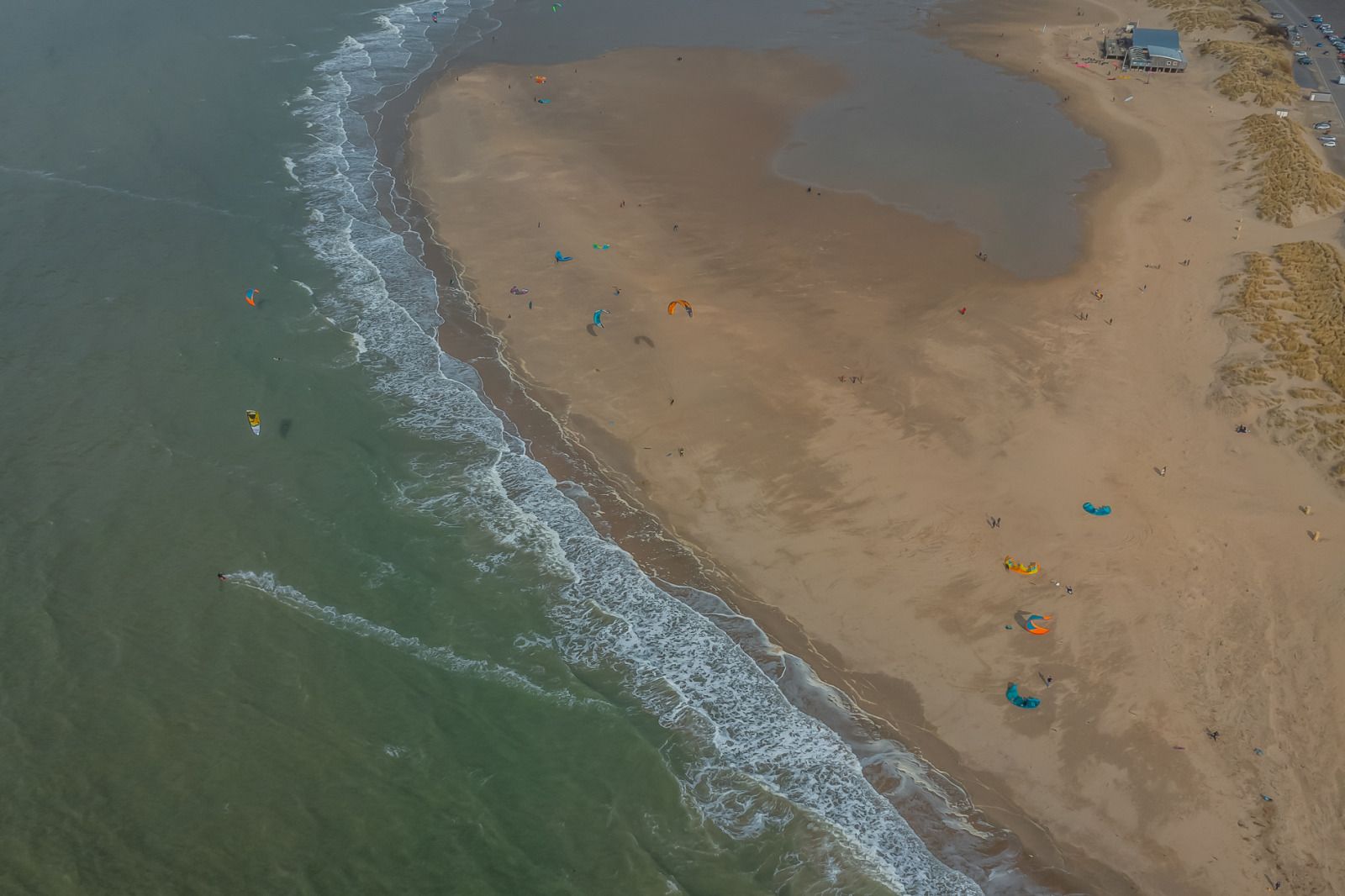 Stilvolles Badezimmer im Ferienhaus ZH330, Ouddorp, mit modernen Annehmlichkeiten und natuerlichem Licht.