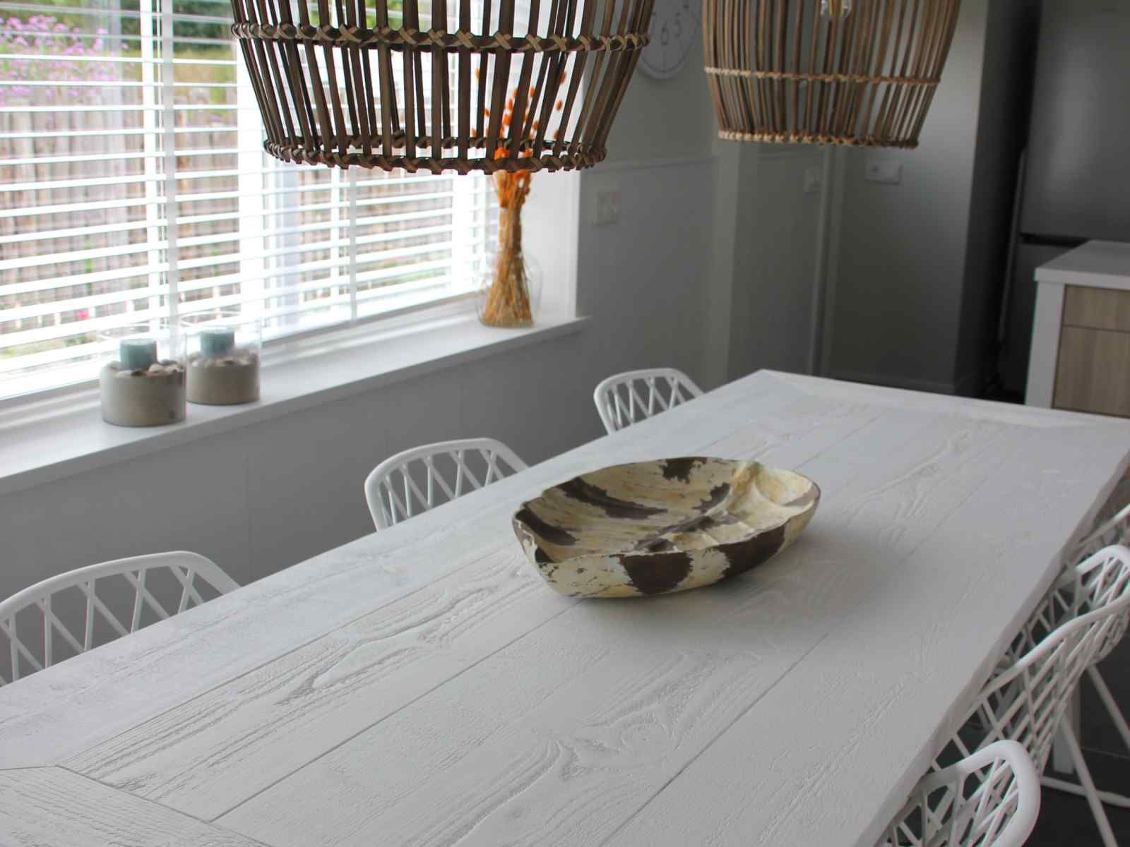 Moderner Toilettenraum im Ferienhaus ZH330, Ouddorp, mit stilvollem Waschbecken und praktischer Einrichtung.