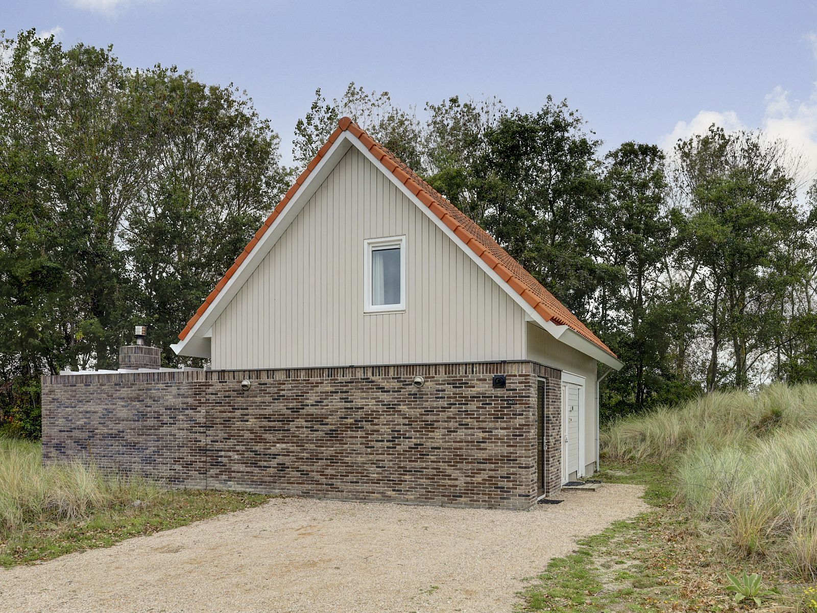 Freistehendes Haus in Ouddorp, Ferienhaus inmitten der Natur in Goeree-Overflakkee, Sdholland, mit charmanter Architektur und ruhiger Umgebung.