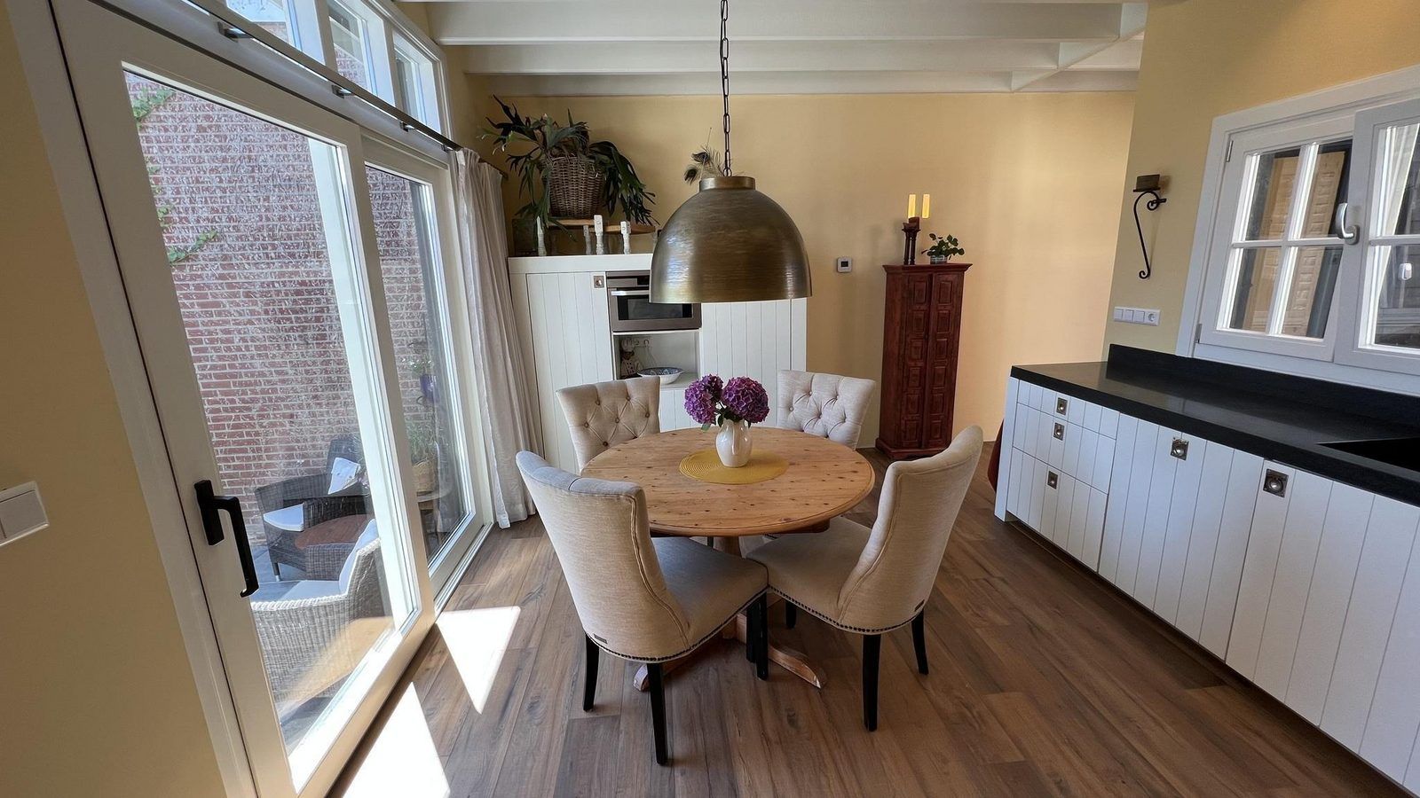 Stijlvolle keuken in VZ1114 Vakantieappartement in Ouddorp, ideaal voor koken.