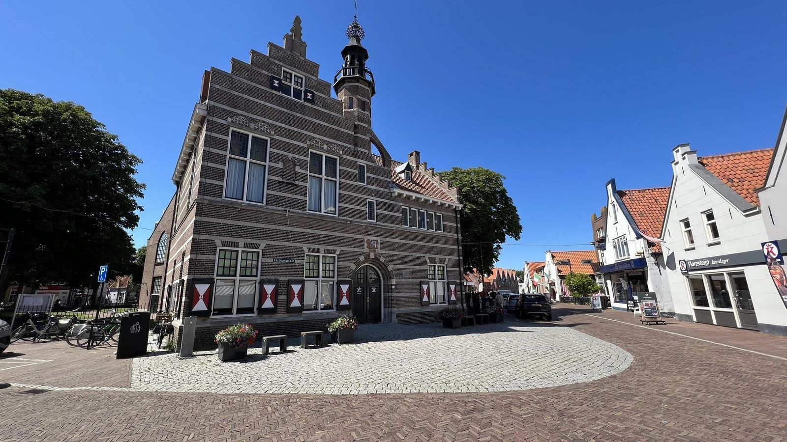 Oude stadshuis vlakbij VZ1114 Vakantieappartement in Ouddorp, Zuid-Holland.