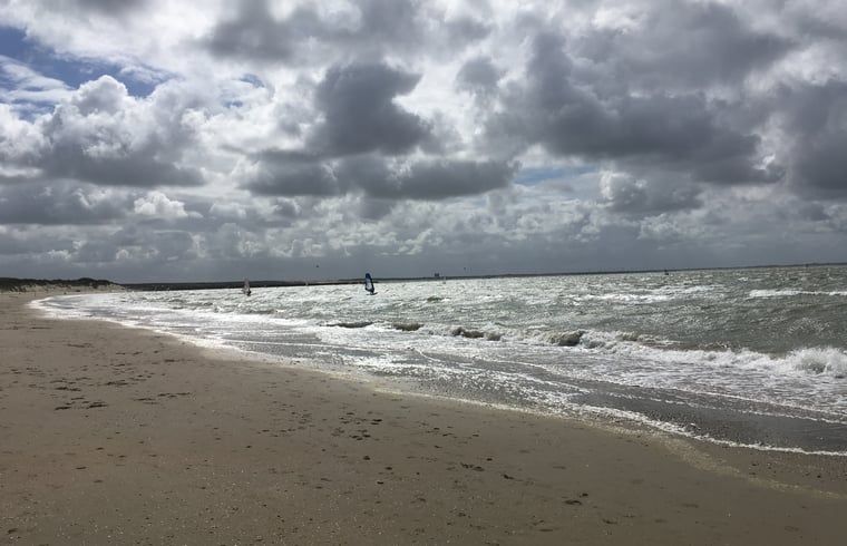 Wilde zee bij Vakantiehuis in Ouddorp, Goeree-Overflakkee, Zuid-Holland.