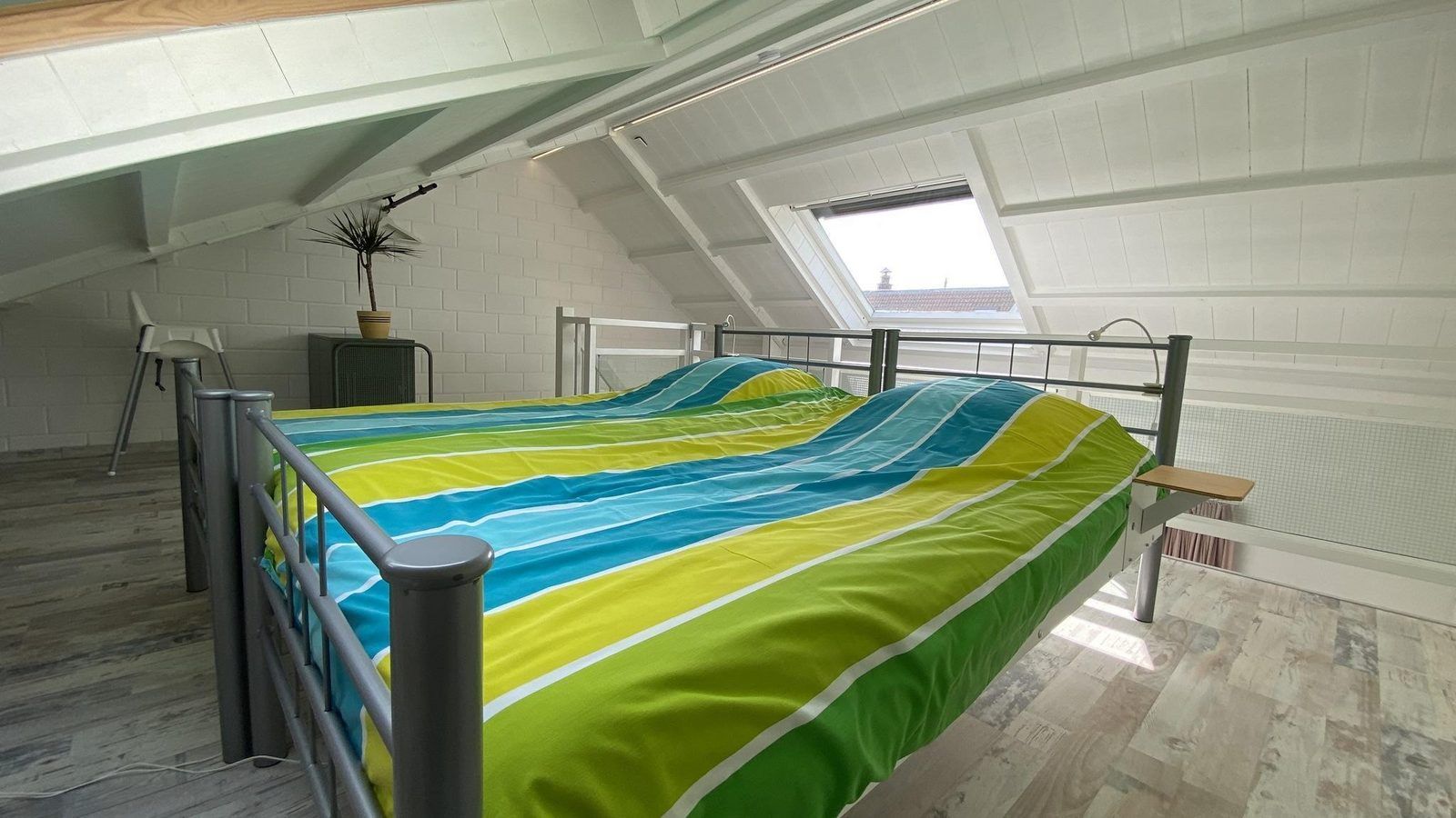 Comfortabel bed op zolder van VZ990 Vakantiewoning in Ouddorp, Goeree-Overflakkee.