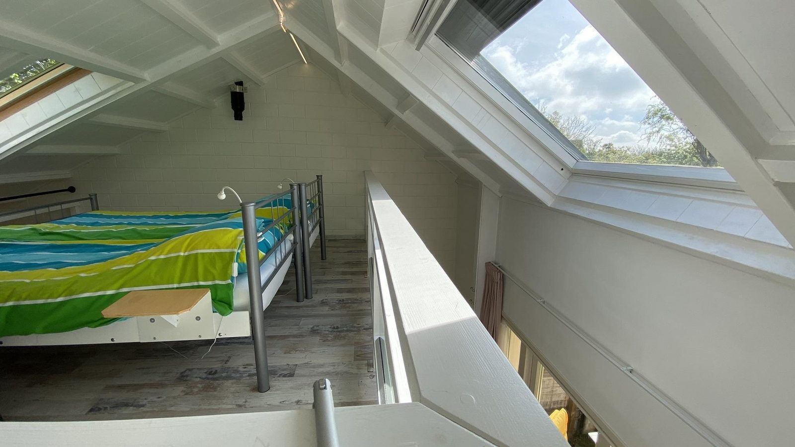 Mansardenzimmer mit Aussicht in VZ991 Ferienhaus in Ouddorp, Suedholland.