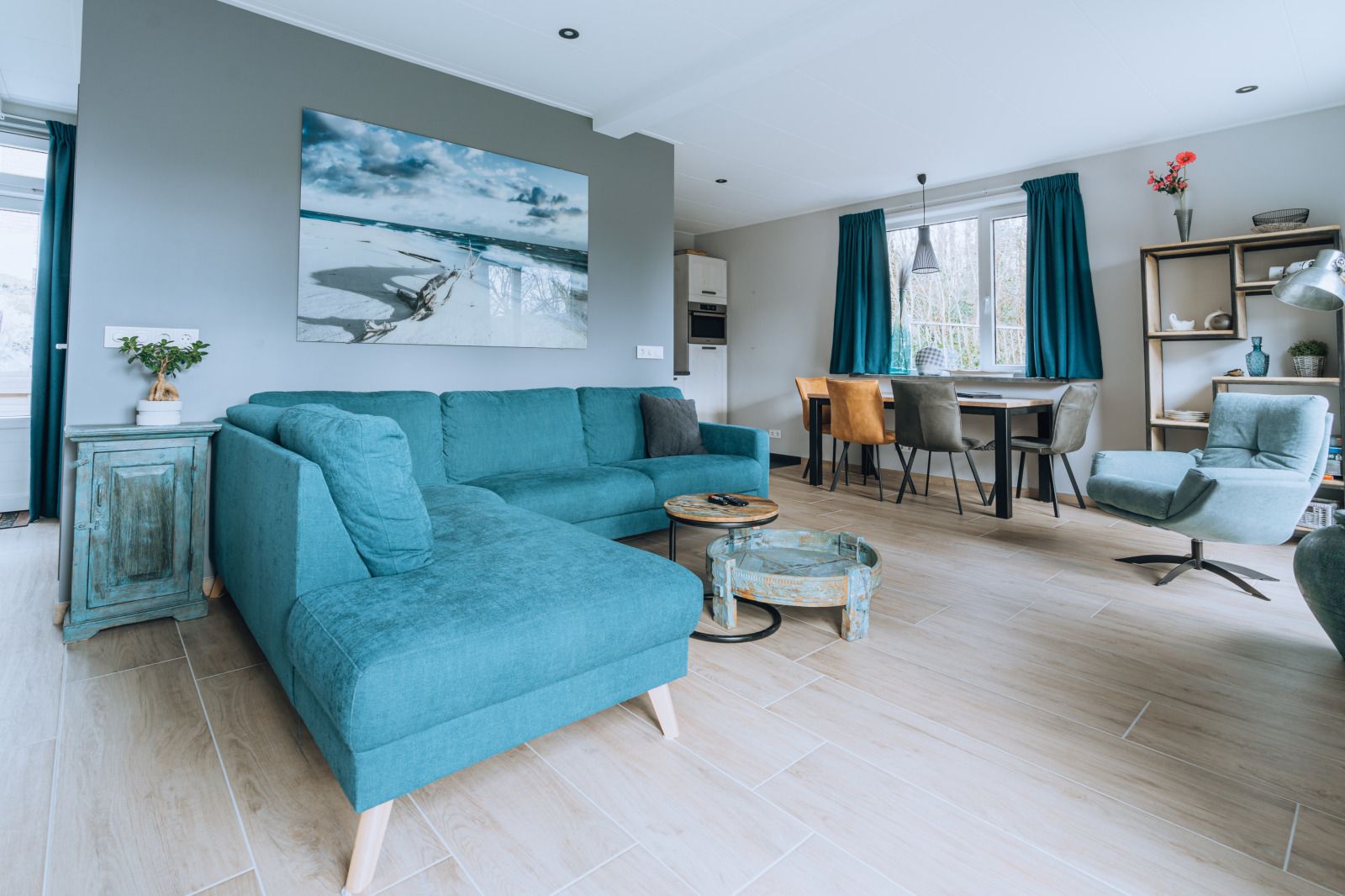 Vollstaendig ausgestattete Kueche im Ferienhaus ZH414, Ouddorp, Goeree-Overflakkee, mit modernen Geraeten.