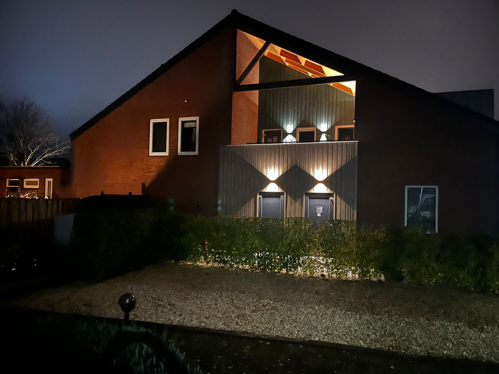 Balkon van ZH415 vakantiehuis, Ouddorp, Zuid-Holland met comfortabele zitplaatsen en uitzicht.