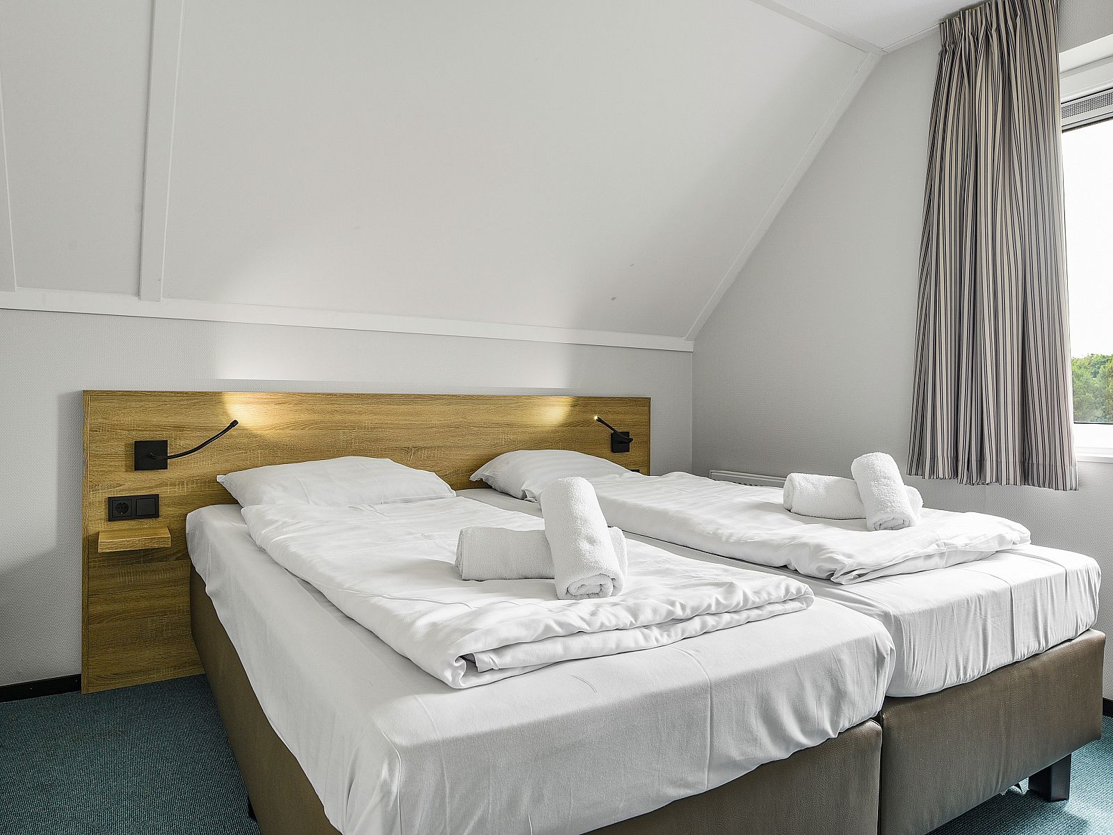 Bedroom with double bed and beach decor in Strand Resort Ouddorp Duin, 10-person villa in Ouddorp.