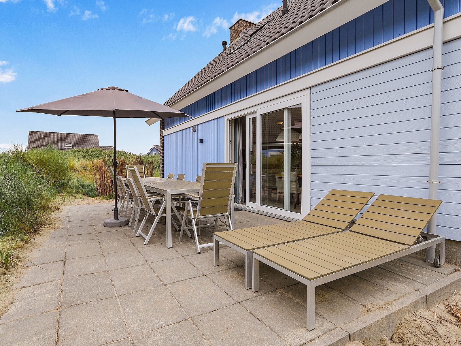 Luxury bathroom with bath in Strand Resort Ouddorp Duin, vacation home in Ouddorp, Goeree-Overflakkee.