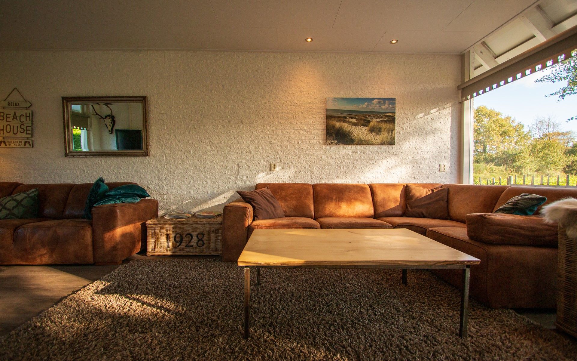 Gemuetliche Sitzecke im Ferienhaus De Toekomst 126 Beachgarden in Ouddorp mit Blick auf die Natur.