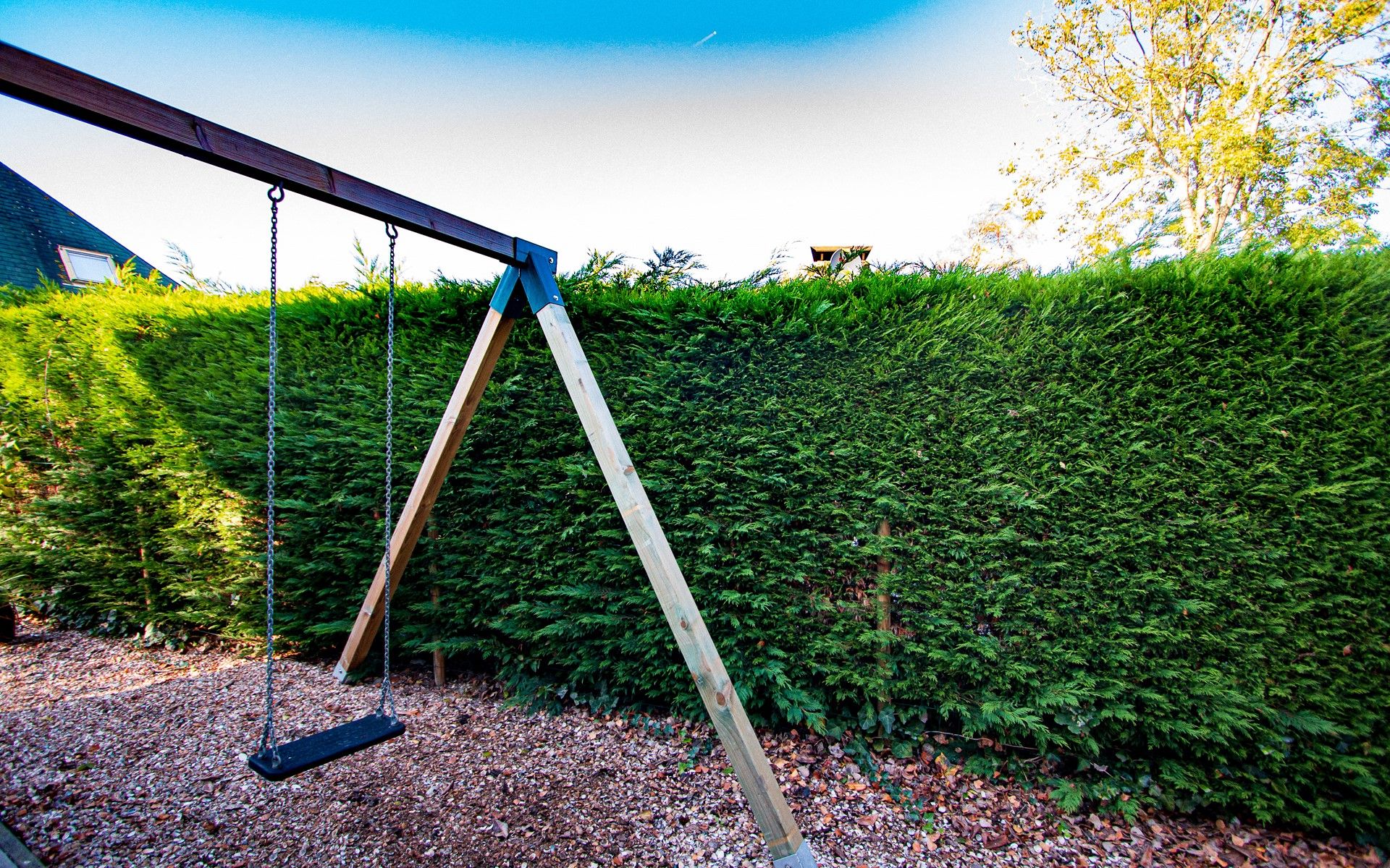 Schaukel im Garten des Ferienhauses De Toekomst 126 Beachgarden in Ouddorp, ideal fuer Kinder.