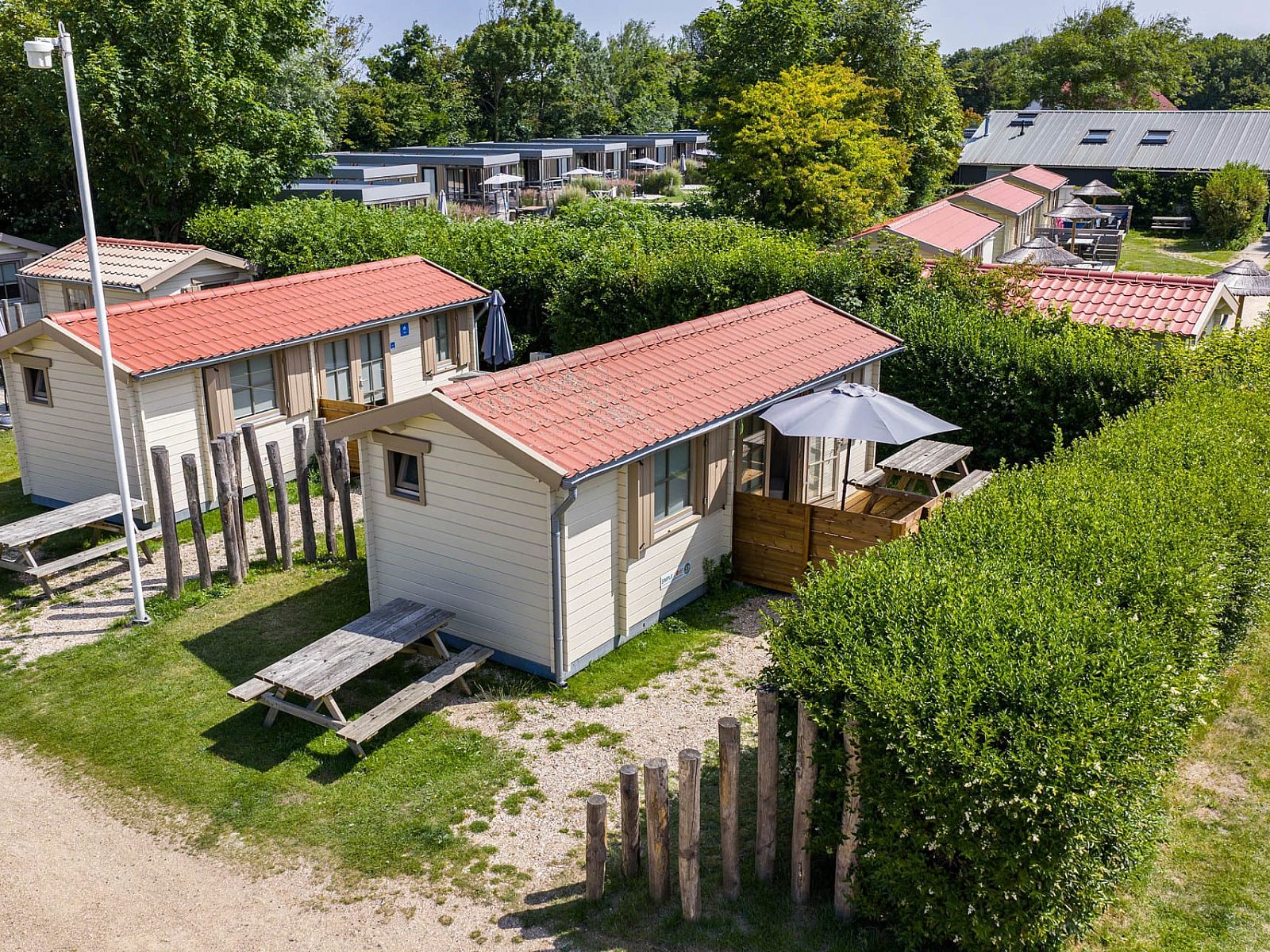 Camping chalet the Albatros Plus in Ouddorp, Goeree-Overflakkee, South Holland with spacious veranda and green surroundings.