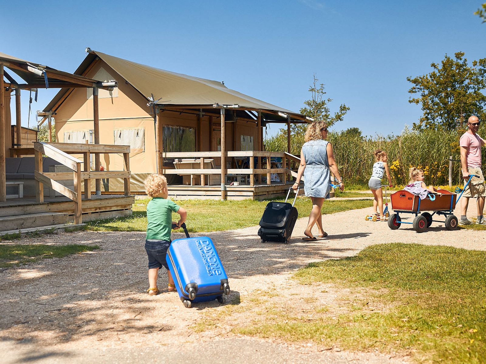 Karte von Safari Zelt Duinroos in Ouddorp, Goeree-Overflakkee, Sued-Holland. Geraeumige Glamping Lodge mit Kueche, Schlafzimmer und Bad.