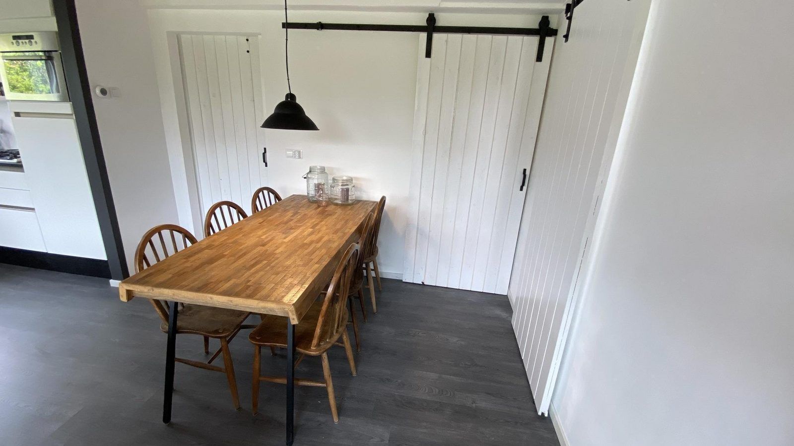 Stijlvolle eetkamer van VZ934 Bungalow in Ouddorp, vakantiehuis in de natuur van Goeree-Overflakkee.