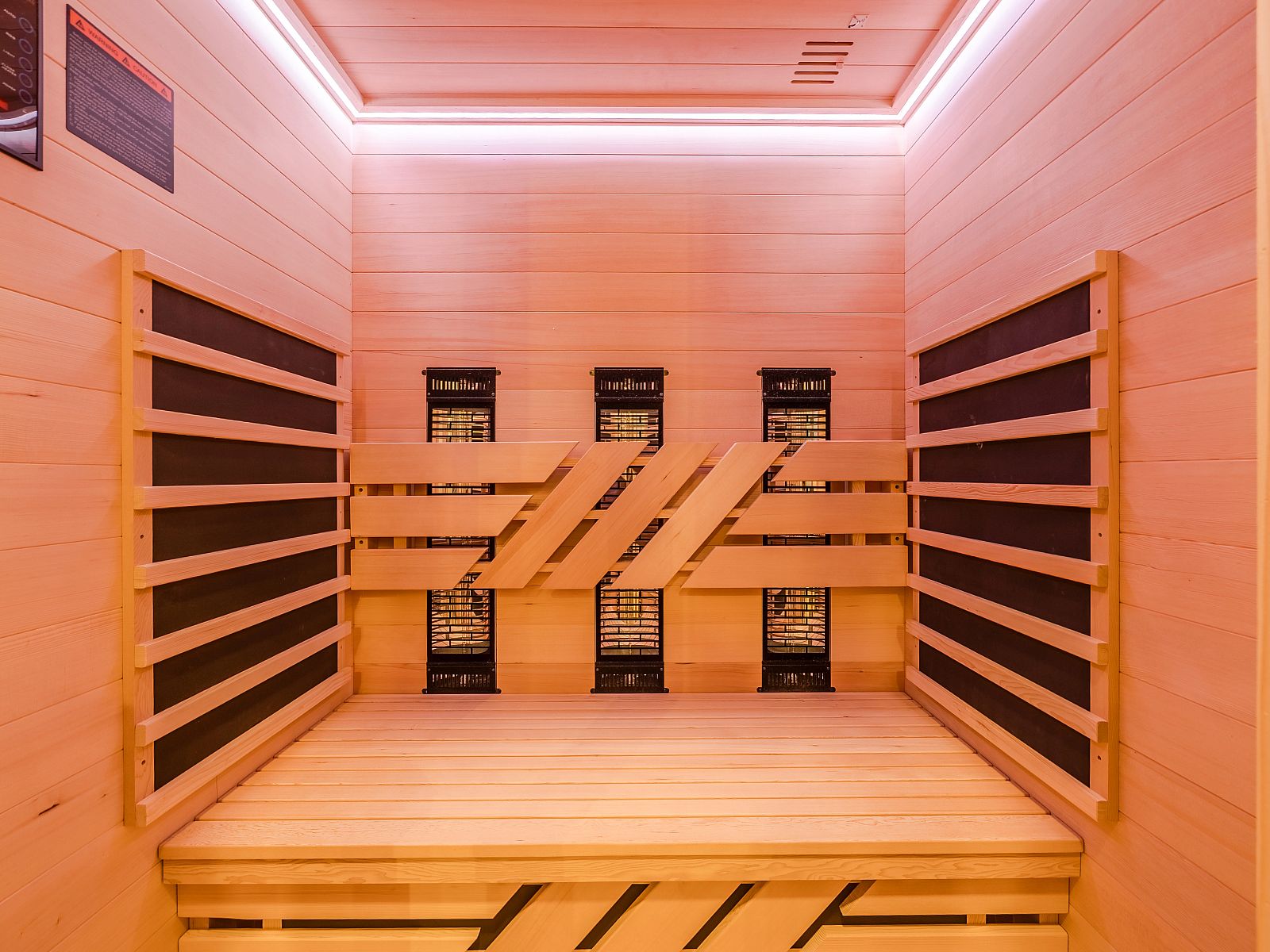 Gezellige sauna in het 2-persoons appartement 2L, Ouddorp, Goeree-Overflakkee, biedt een warme en ontspannen sfeer.