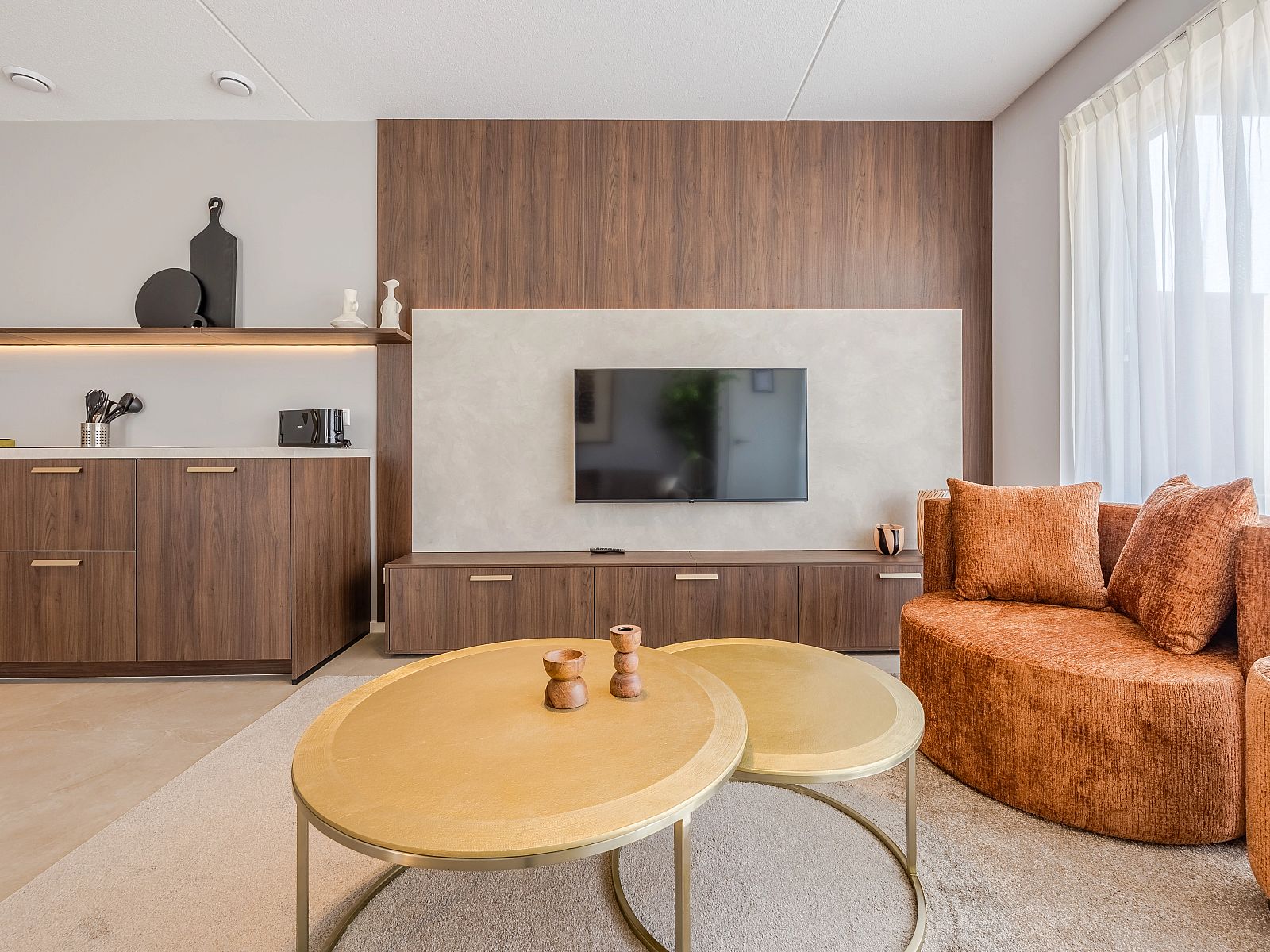 Moderne Kueche mit Geraeten in 2-4-Bett-Wohnung 2-4C, Ouddorp, Goeree-Overflakkee.