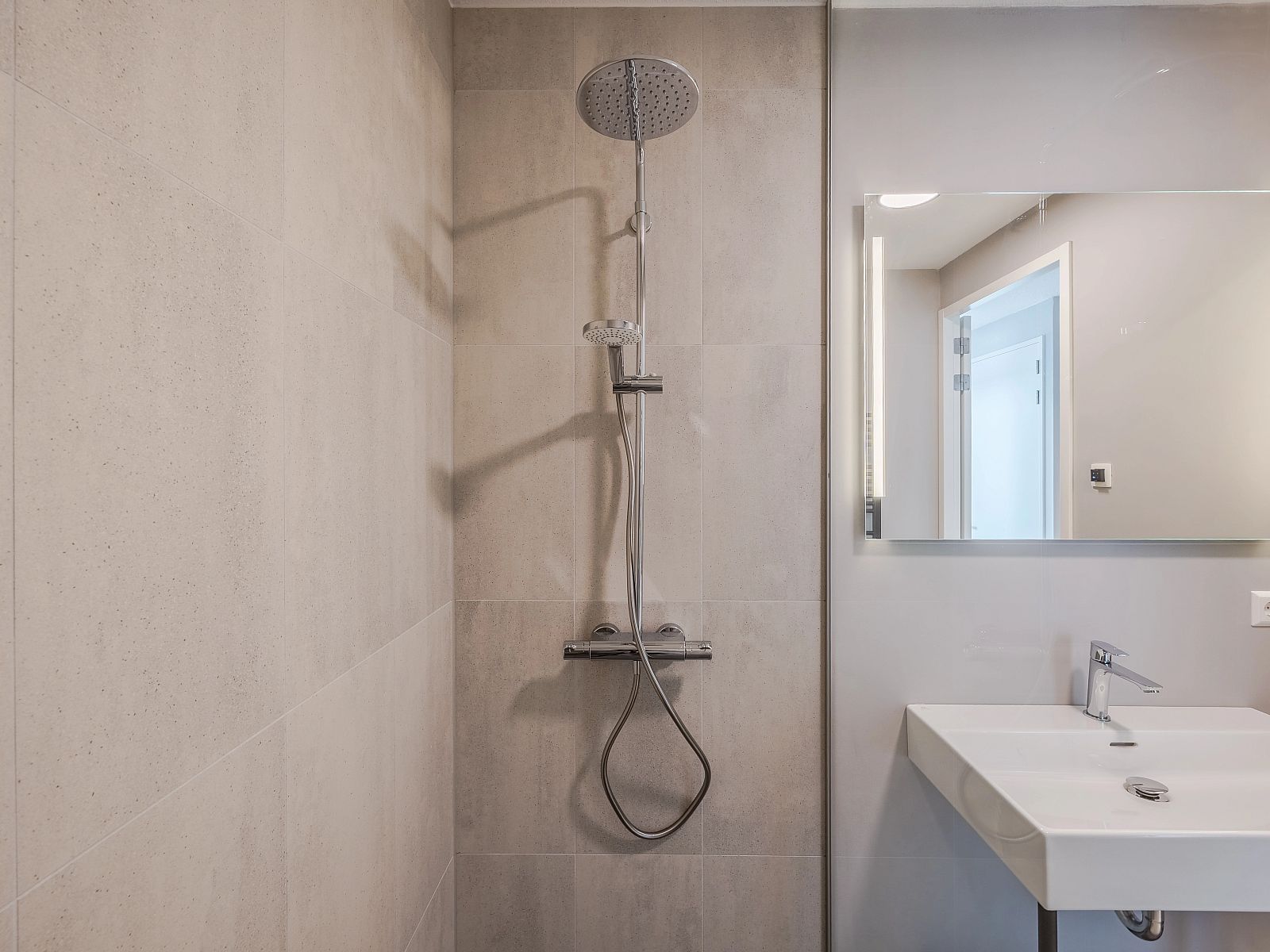 Gemuetliches Schlafzimmer mit Etagenbett in der 2-4-Bett-Wohnung 2-4C, Ouddorp, Goeree-Overflakkee.