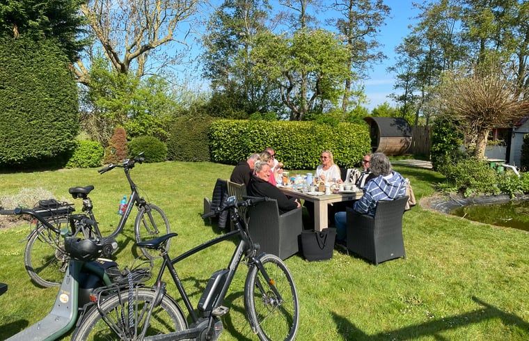 Buiten genieten in de tuin van Vakantiehuisje in Melissant, Goeree-Overflakkee, met vrienden en familie