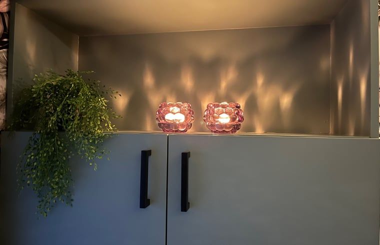 Gezellige verlichting in Vakantiehuis in Reeuwijk, een warme sfeer in het Groene Hart, Zuid-Holland.