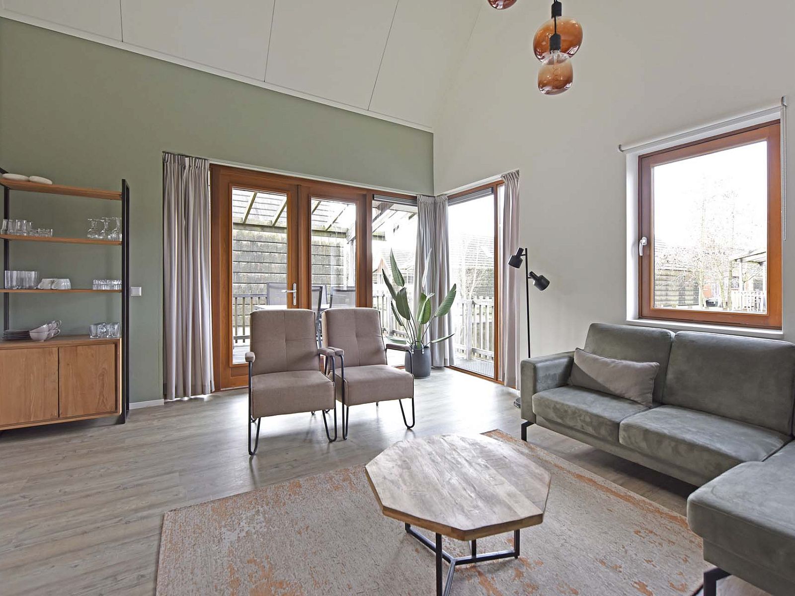 Bright living room of Detached house in Reeuwijk, vacation home in the Green Heart, South Holland, with modern furnishings and views of terrace.
