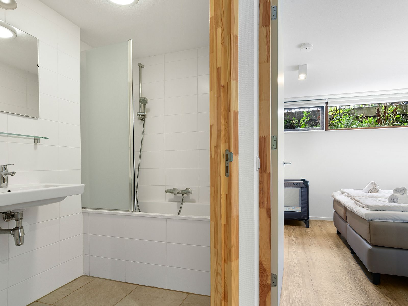 Unterkunft 670843 - Bungalow Groene hart - De Reeuwijkse Plassen | 12-persoons waterwoning - Ravensberg