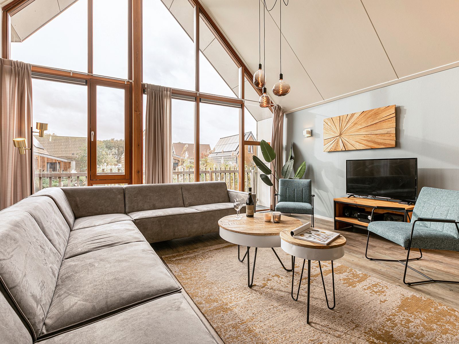 Unterkunft 670843 - Bungalow Groene hart - De Reeuwijkse Plassen | 12-persoons waterwoning - Ravensberg