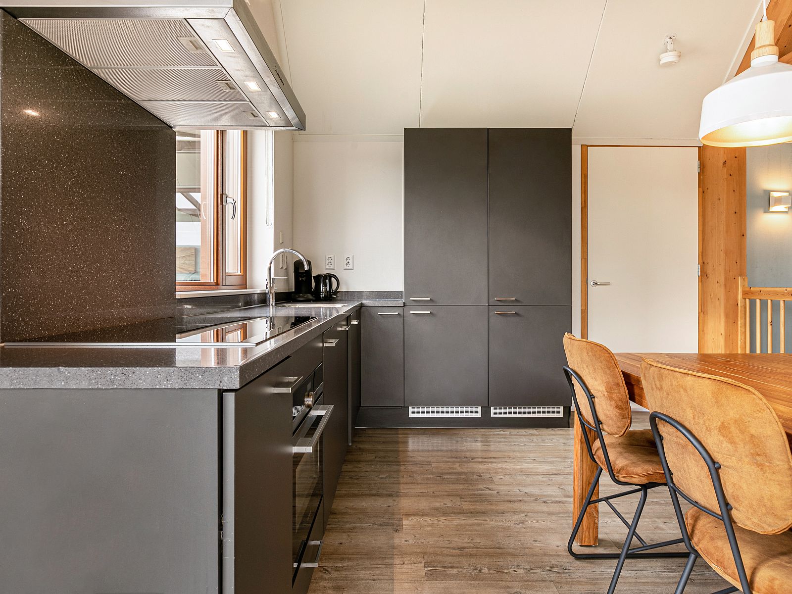 Unterkunft 670843 - Bungalow Groene hart - De Reeuwijkse Plassen | 12-persoons waterwoning - Ravensberg