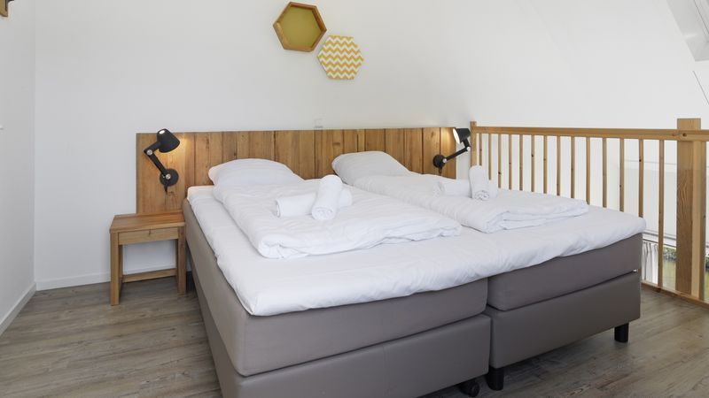 Comfortabele slaapkamer in De Reeuwijkse Plassen 2-persoons waterwoning 2C, Reeuwijk, Zuid-Holland.