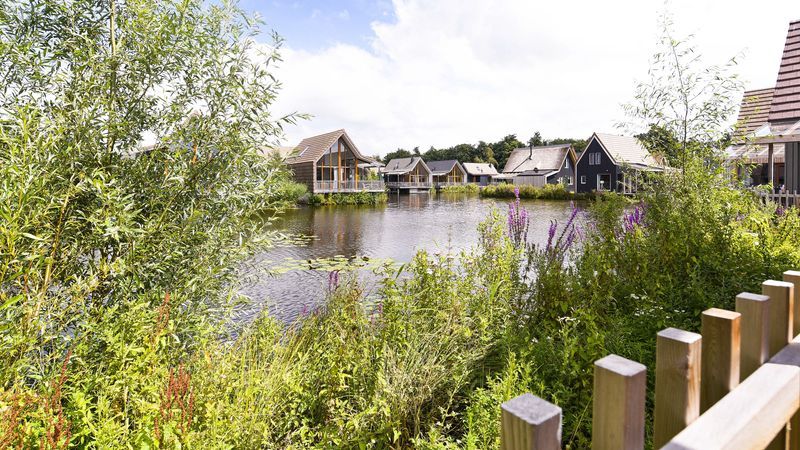 Uitzicht op water en natuur rondom De Reeuwijkse Plassen 6-persoons kinderwoning 6CK2 in Reeuwijk, Groene Hart.