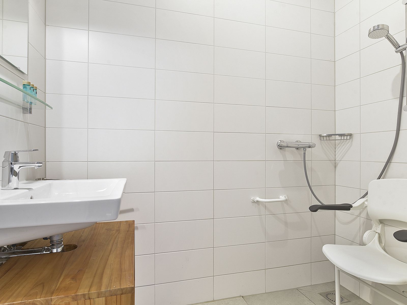 Verblijf 670874 - Bungalow Groene hart - De Reeuwijkse Plassen | 10-persoons waterwoning - De Venen |