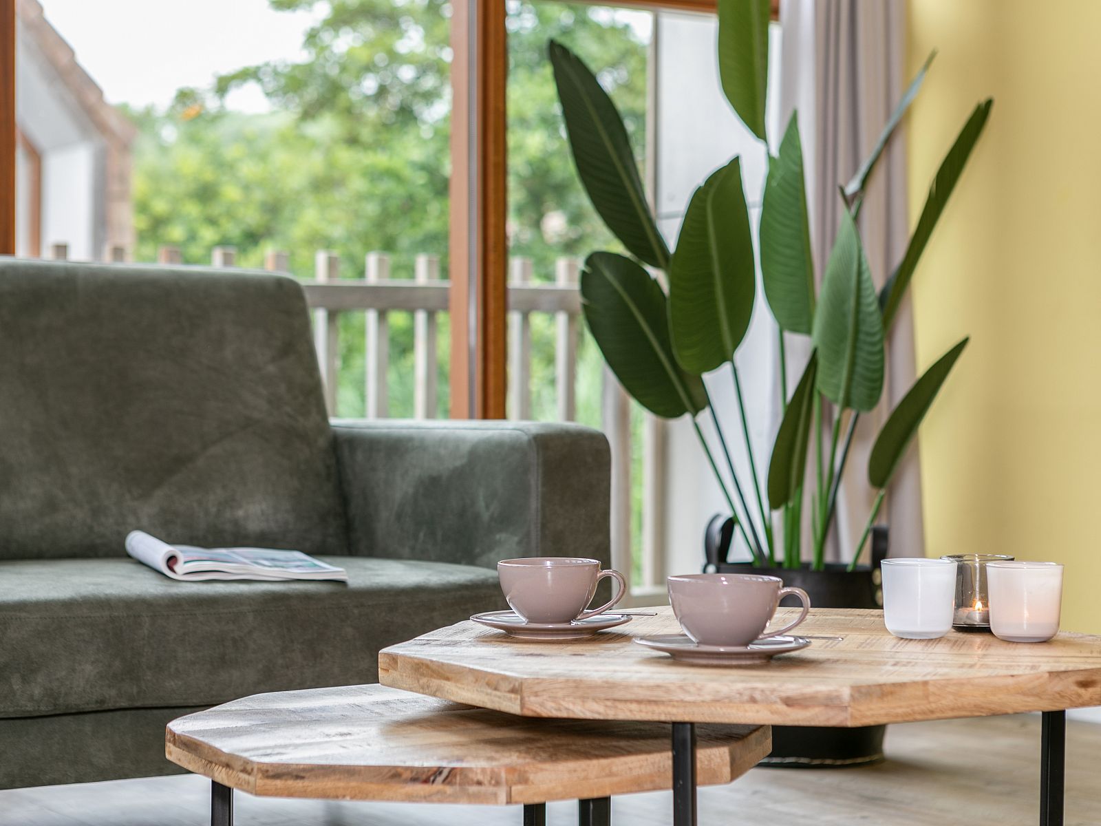 Guest house 670874 - Bungalow Groene hart - De Reeuwijkse Plassen | 10-persoons waterwoning - Ravensberg