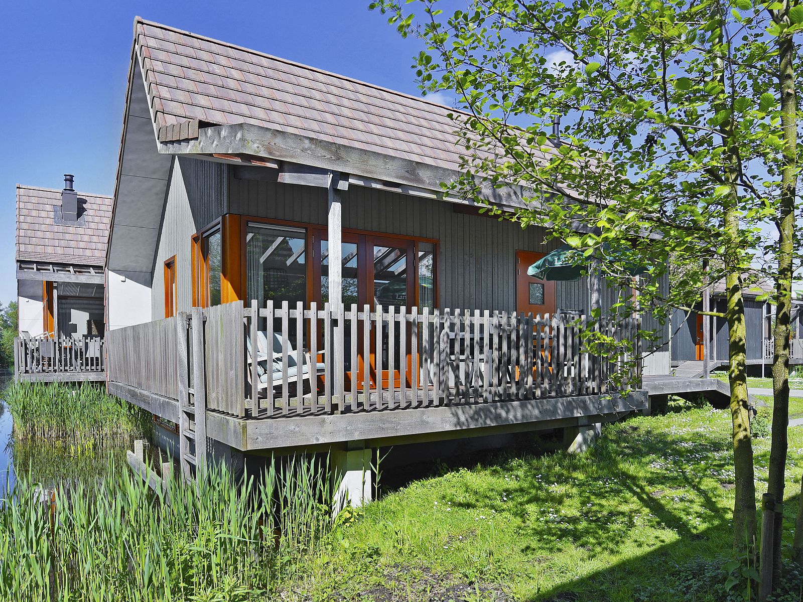 Verblijf 670881 - Bungalow Groene hart - De Reeuwijkse Plassen | 4-persoons waterwoning - Broekvelden