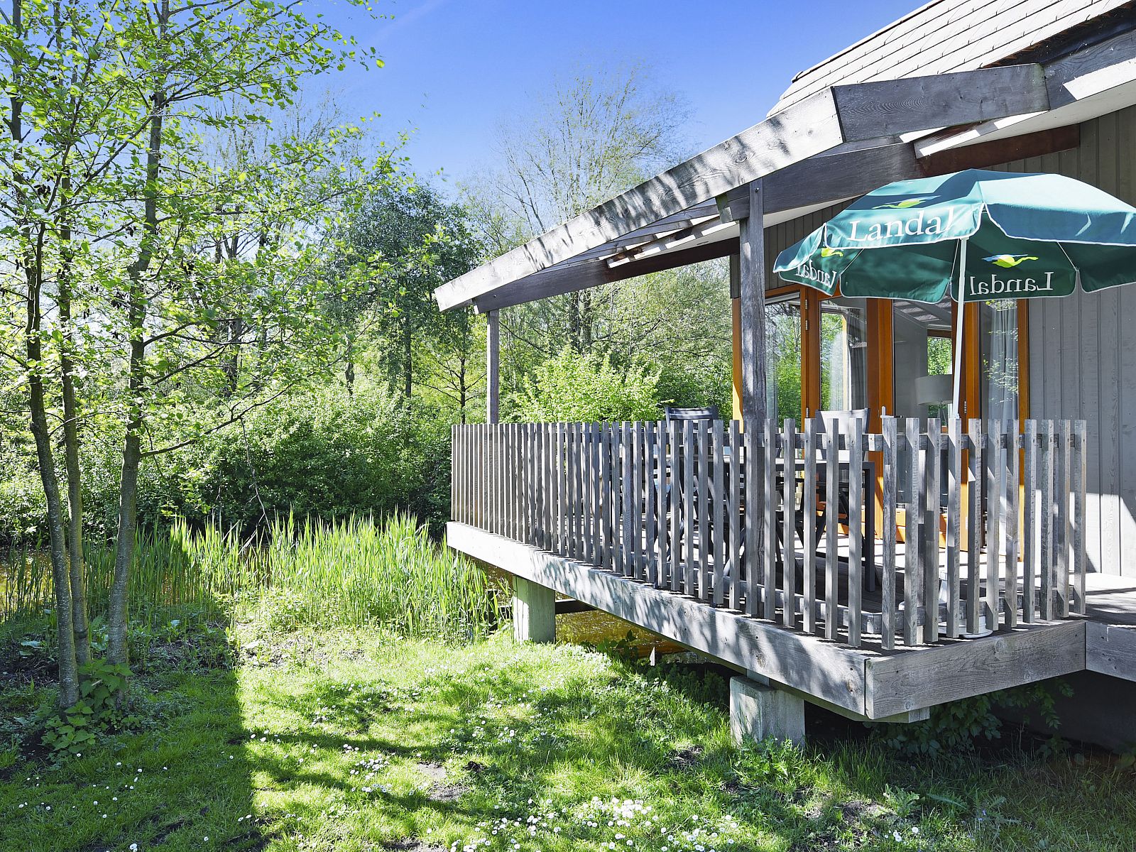 Verblijf 670881 - Bungalow Groene hart - De Reeuwijkse Plassen | 4-persoons waterwoning - Broekvelden