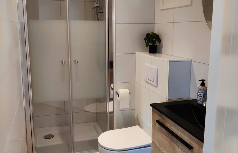 Modernes Badezimmer im Ferienhaus in Nieuwveen, Ferienunterkunft in Groene hart, Suedholland.