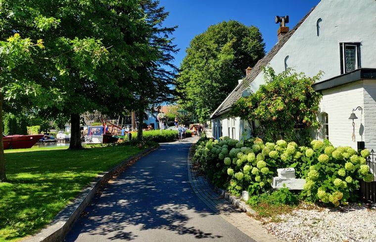 Malerische Strasse am Cottage in Nieuwveen, Ferienunterkunft in Green Heart, Suedholland.