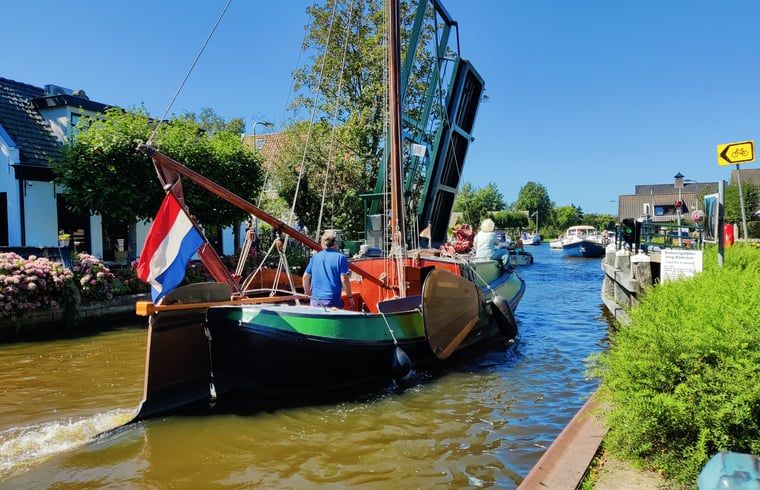 Traditionelle Bootsfahrt in der Naehe von Haus in Nieuwveen, Ferienhaus in Green Heart, Suedholland.