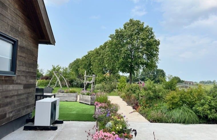 Enjoy the green surroundings at Holiday Home in Noorden, located in the Green Heart of South Holland with beautiful views of nature.