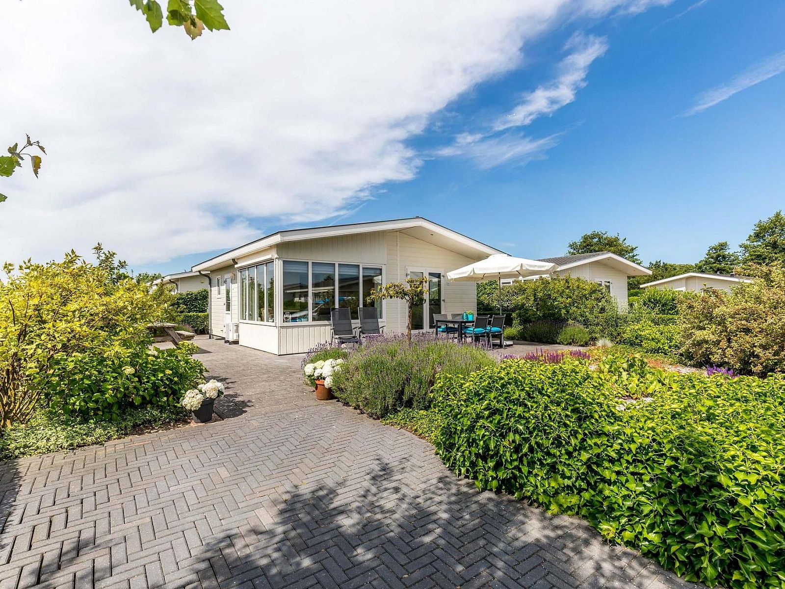 Hackfort 4 vacation home in Noordwijk, North Sea coast, South Holland with sunny terrace and lush garden.