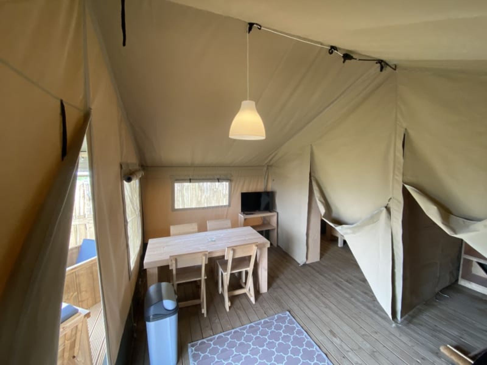 Guest house 681808 - Tent house Noordzeekust - Safaritent + toilet