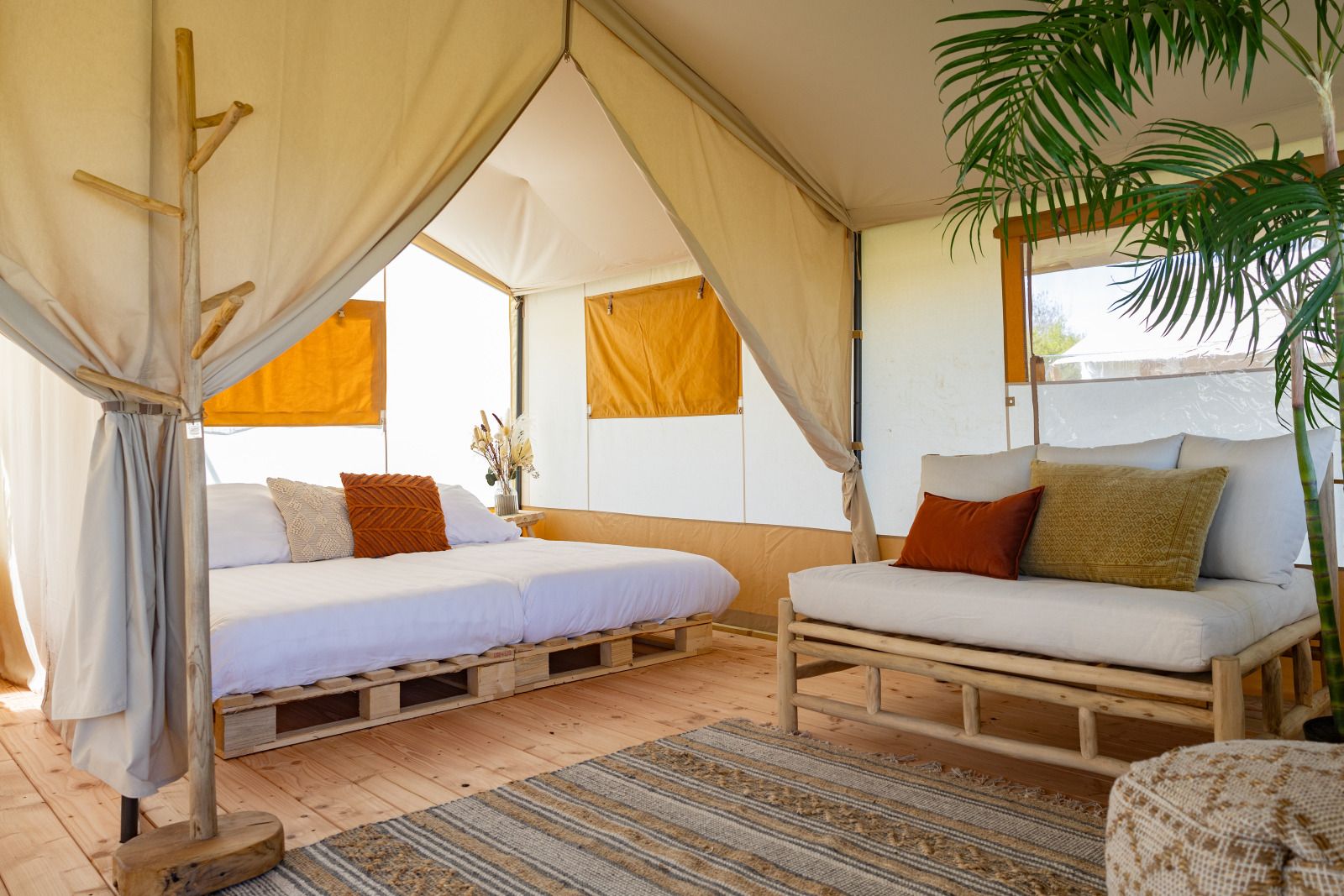 Guest house 690105 - Tent house Voorne Putten/Hoekse waard - Safaritent Lodge (inclusief ontbijt)