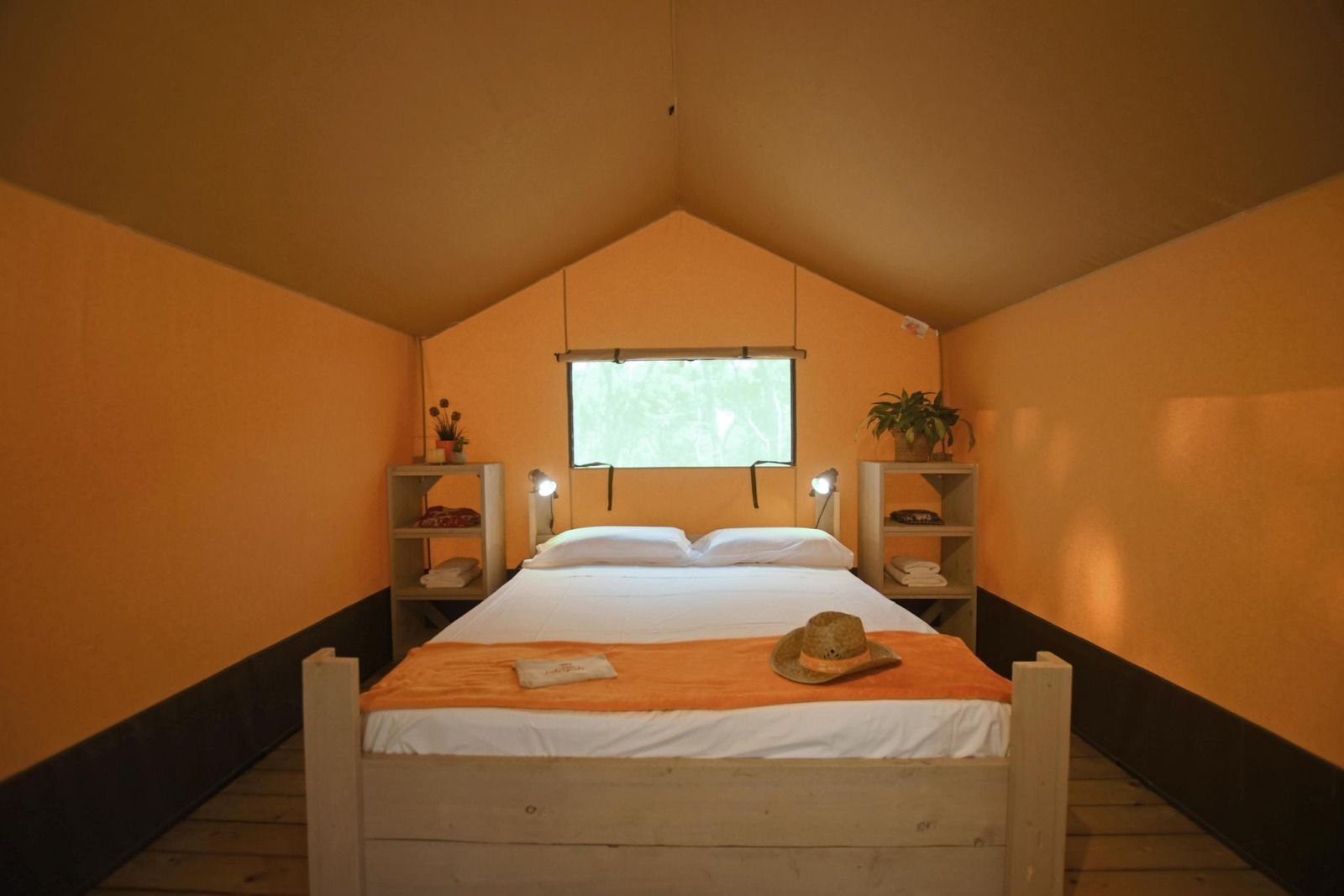 Verblijf 690106 - Tenthuis Voorne Putten/Hoekse waard - Safaritent Cozy (inclusief ontbijt)