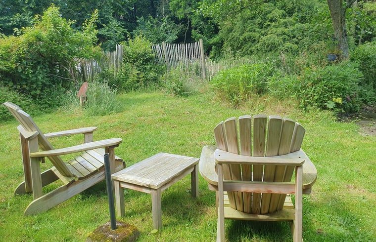 Relaxing sitting area in the garden of Holiday home in Oostvoorne, surrounded by nature.